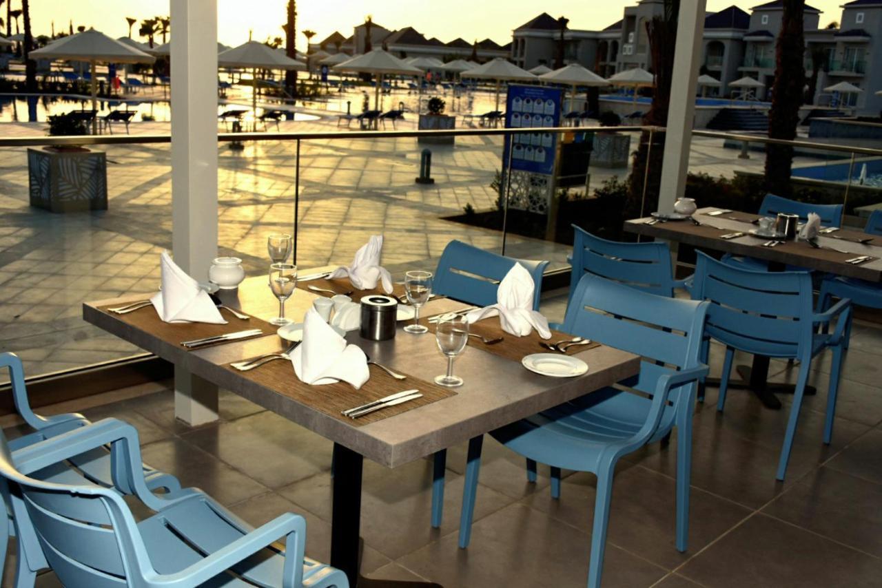 Pickalbatros White Beach Taghazout (Adults Only) Extérieur photo The restaurant at the hotel
